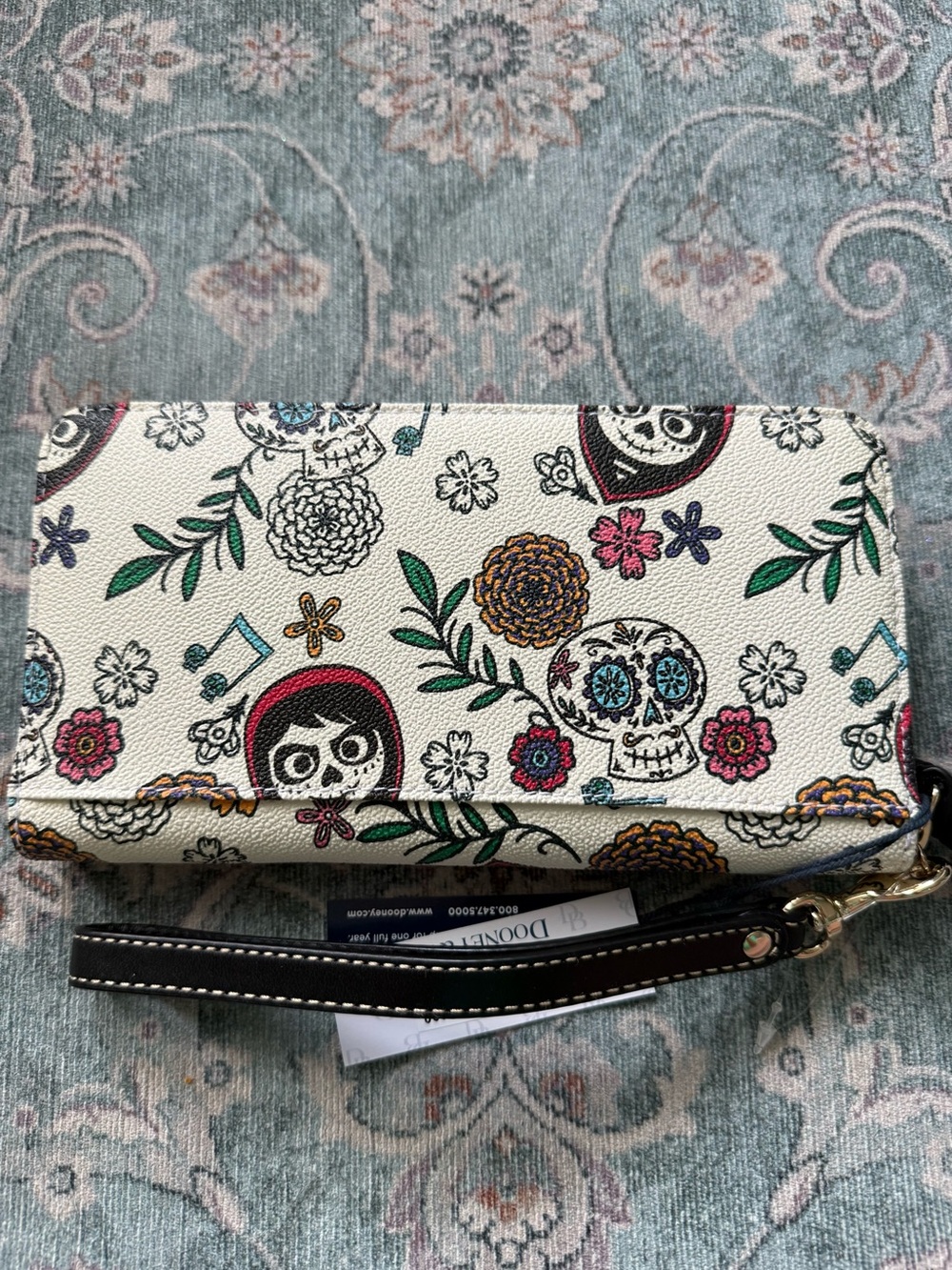 Dooney & Bourke White Floral Skull Wristlet Wallet Coco - Picture 2 of 3